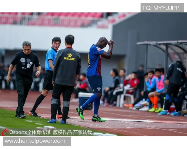 青岛黄海迎战上海申鑫争夺中甲联赛关键三分之战